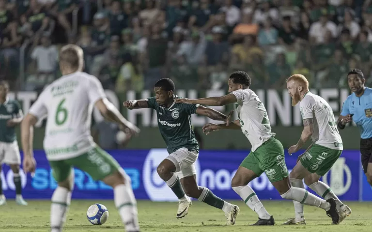 Chapecoense e Goiás se enfrentam na 33ª rodada da Série B: onde assistir e escalações