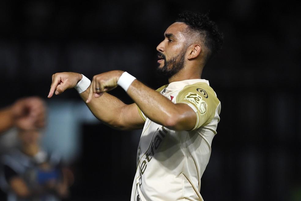 Payet em ação durante a partida entre Vasco e Bahia