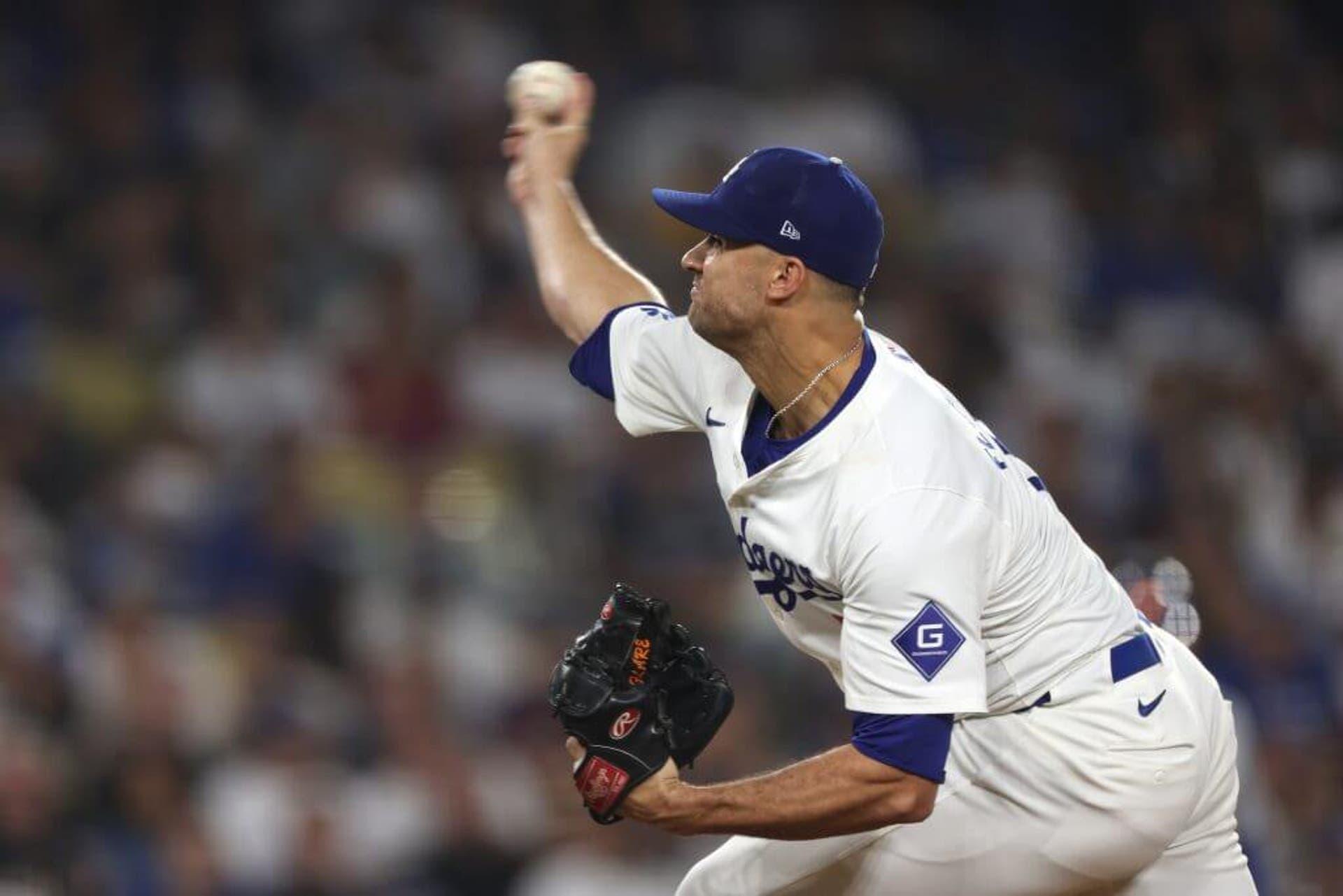 Jack Flaherty do Los Angeles Dodgers arremessando durante o Jogo 1 da NLCS