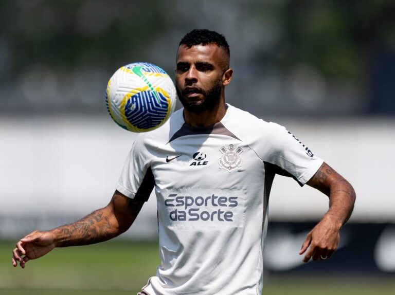 Corinthians Inscreve Alex Santana e Héctor Hernández para a Sul-Americana: Preparativos Intensos para o Confronto contra Racing-ARG