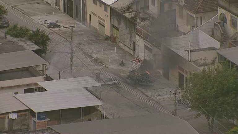 Tiroteio na Avenida Brasil provoca pânico e fechamento de estações no Rio de Janeiro