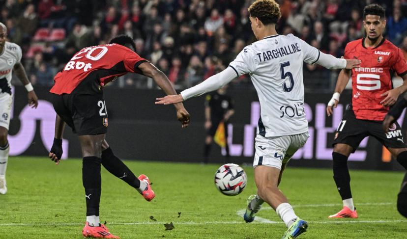 Jogadores do Stade Rennais celebrando a vitória contra Le Havre.