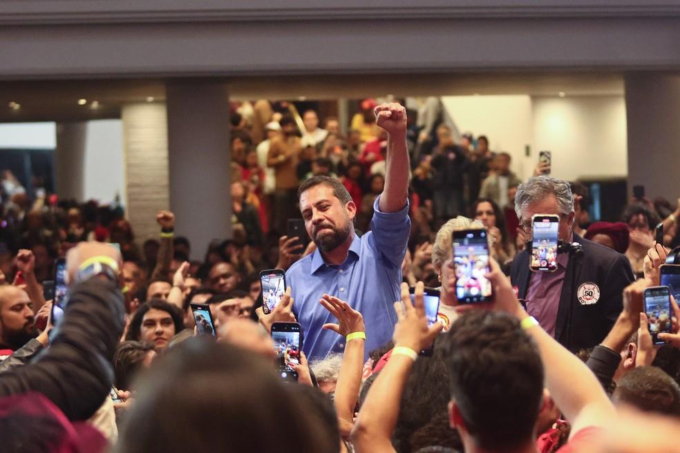 Guilherme Boulos discursa após o resultado do 2° turno das eleições municipais.