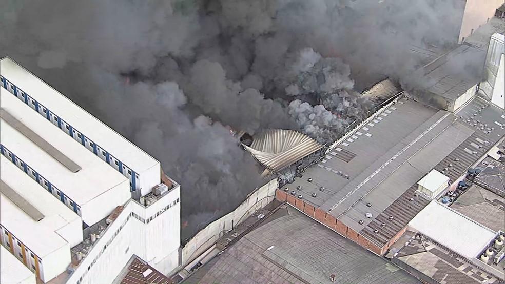 Incêndio no Shopping 25, na região do Brás