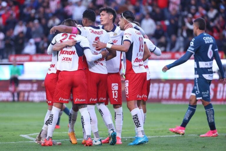 Chivas e Necaxa realizam grande duelo no Estádio Akron com reviravoltas emocionantes