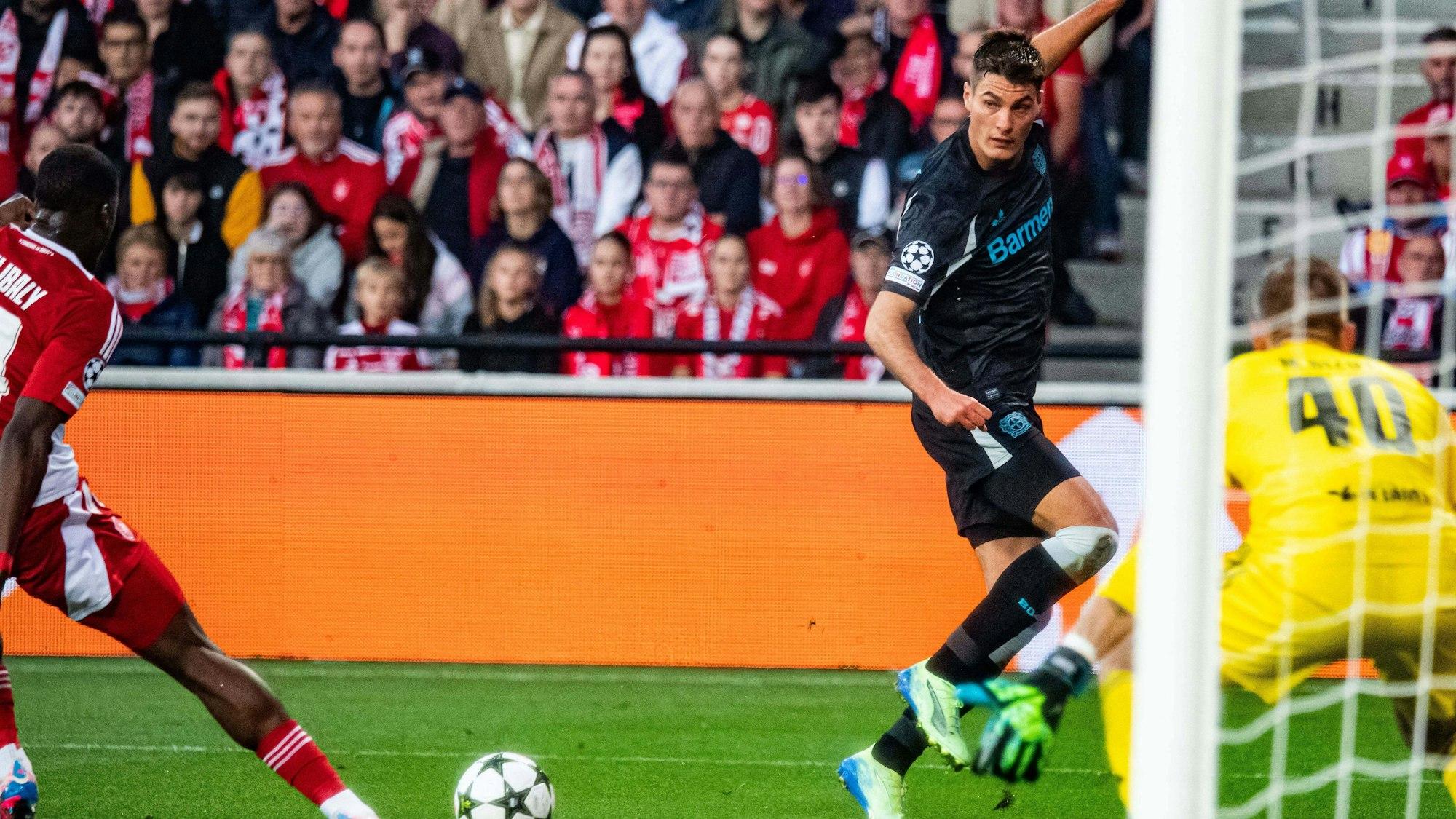 Patrik Schick durante a partida entre Stade Brest e Bayer Leverkusen na Champions League