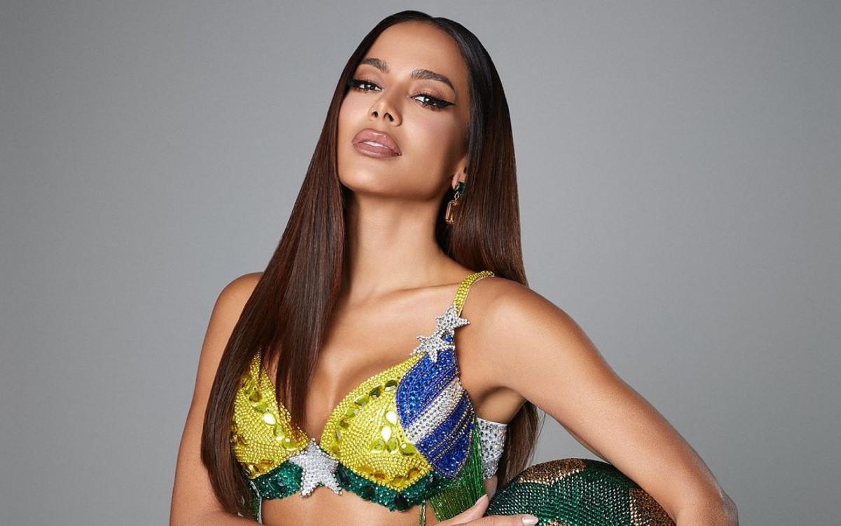 Anitta e público nos Ensaios de Carnaval