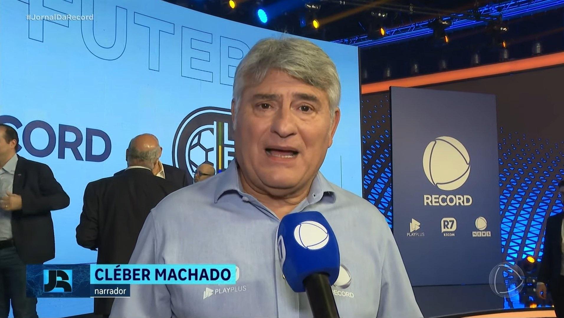 Cléber Machado dando entrevista para o Jornal da Record