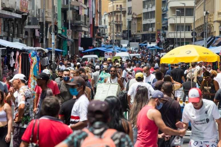 Movimento na Rua 25 de março, no centro da capital paulista.