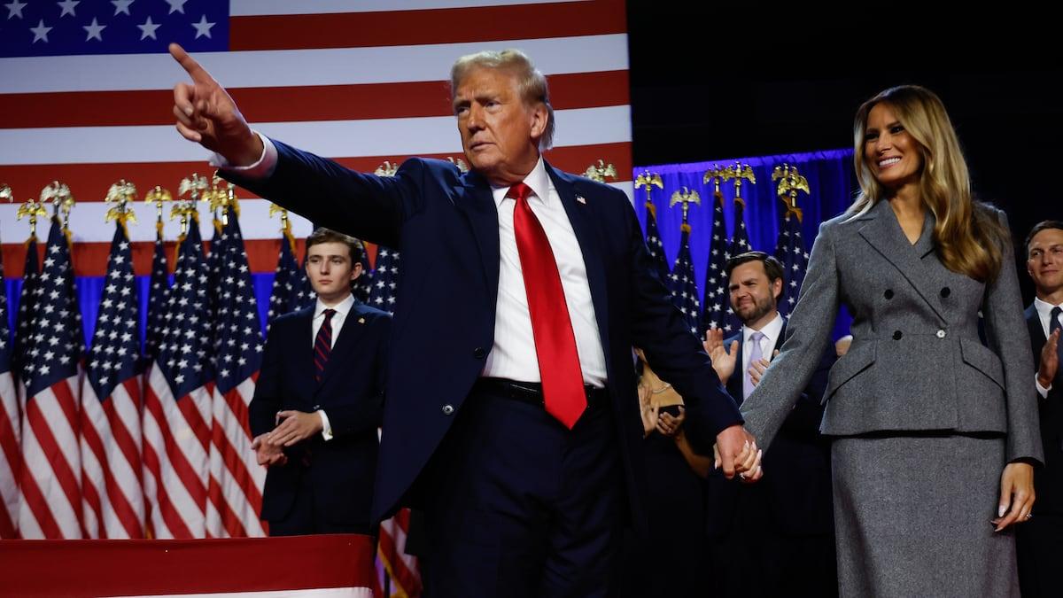 Donald Trump celebrando sua vitória com a família e apoiadores