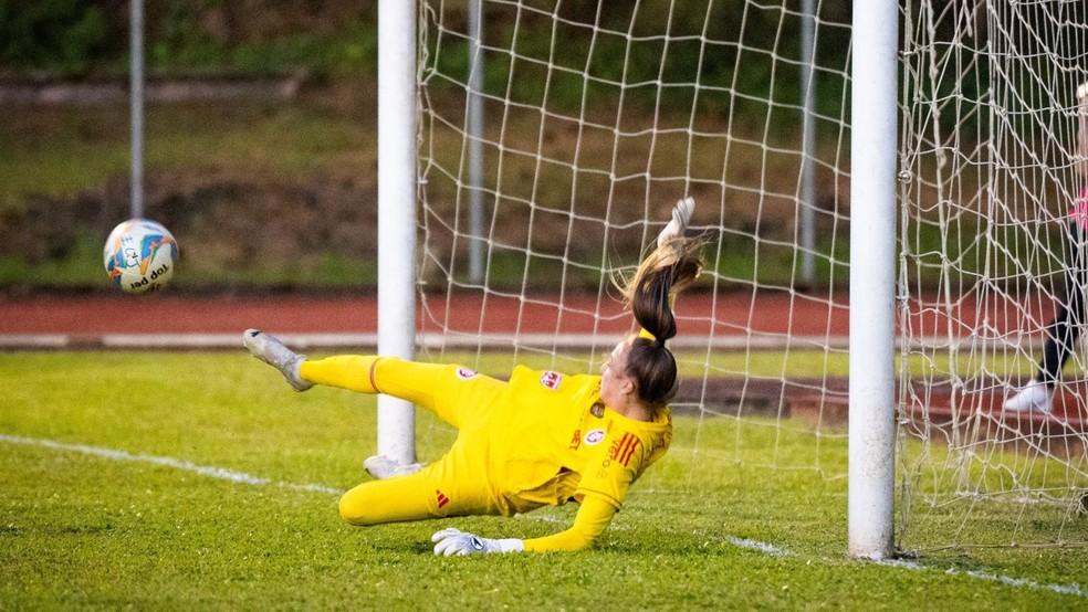 Mayara defende pênalti do Juventude e garante classificação das Gurias Coloradas