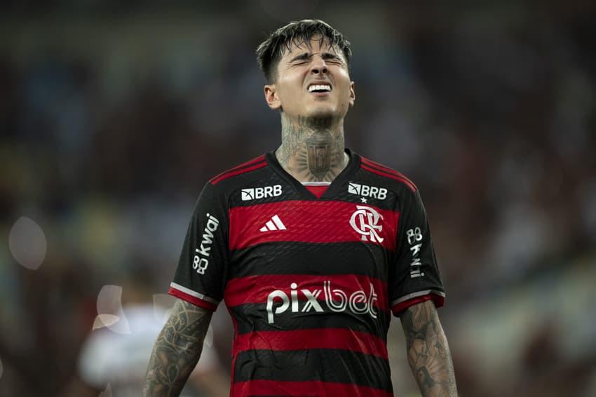 Pulgar em ação como jogador do Flamengo