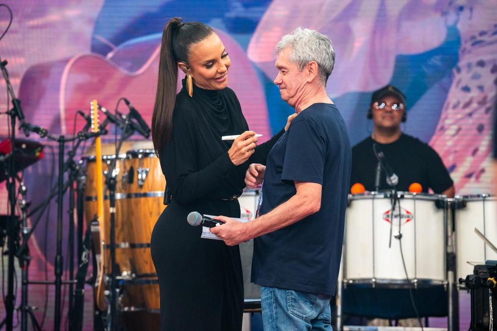 Ivete Sangalo e Serginho Groisman no programa em homenagem aos 30 anos de carreira da cantora