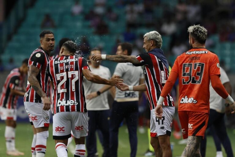 São Paulo vence Bahia e avança na luta por vaga na Libertadores