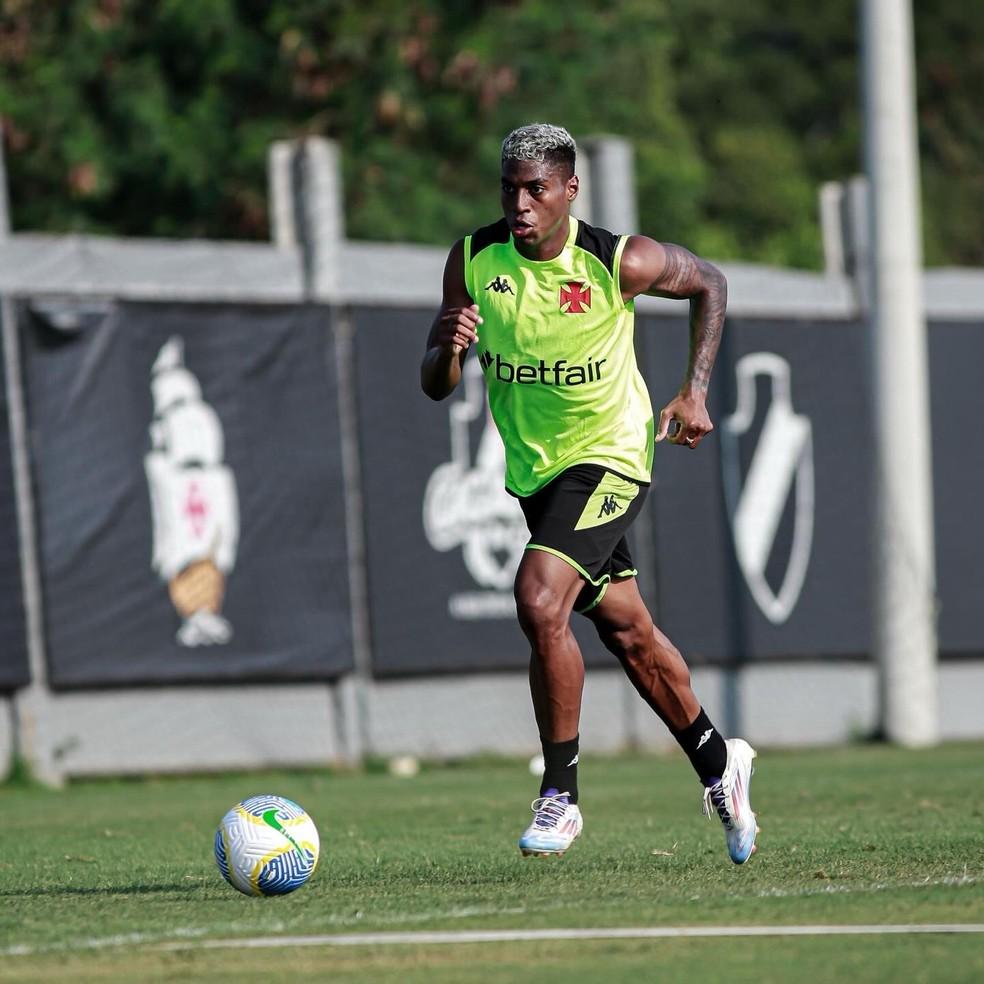 Emerson Rodríguez em ação no treino do Vasco