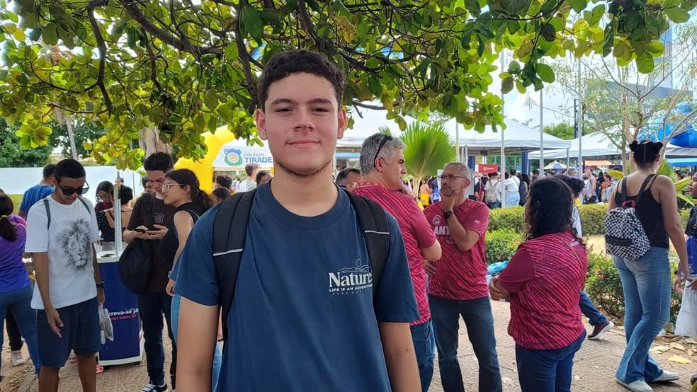 Estudante Davi de Sousa, de 17 anos, diz estar bem preparado para a redação.