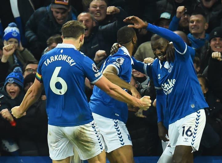 Jogadores do Everton durante treino