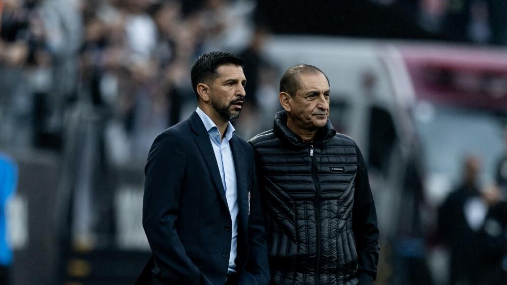 Ramón Díaz e Emiliano Díaz, comandantes do Corinthians.