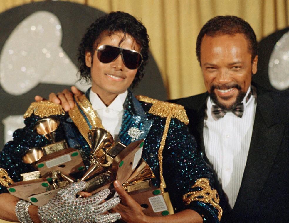 Quincy Jones e Michael Jackson após a premiação do Grammy de 1984