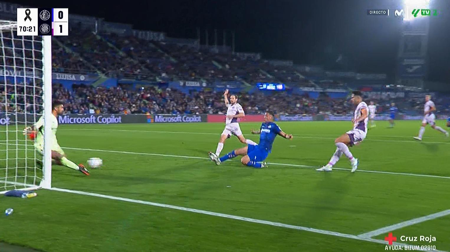 Jogadores em ação durante o jogo entre Getafe e Girona