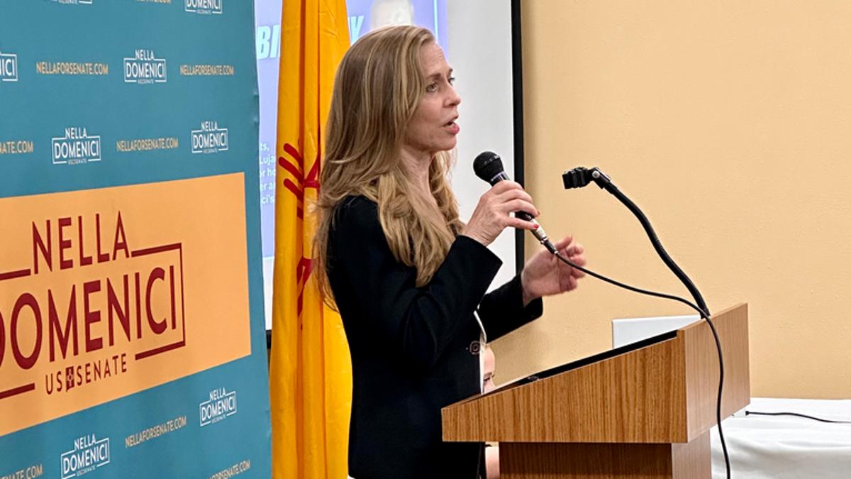 Nella Domenici durante campanha no Novo México