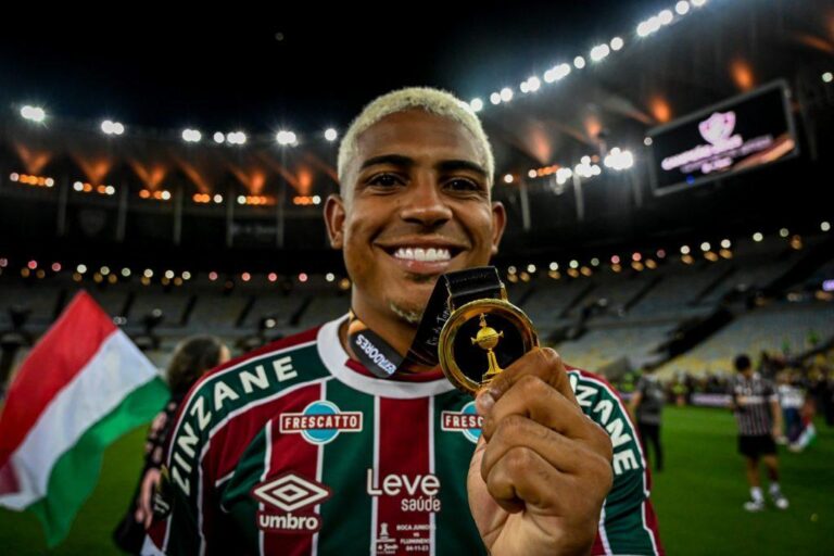 John Kennedy: A Religião do Cruzeiro e os Desafios no Fluminense