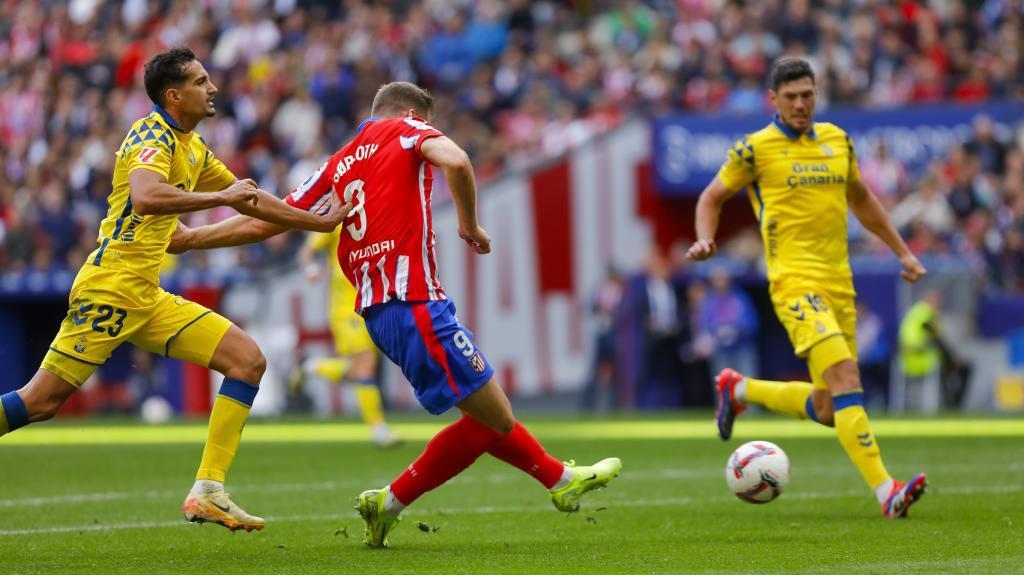 Giuliano celebra o primeiro gol do Atlético de Madrid