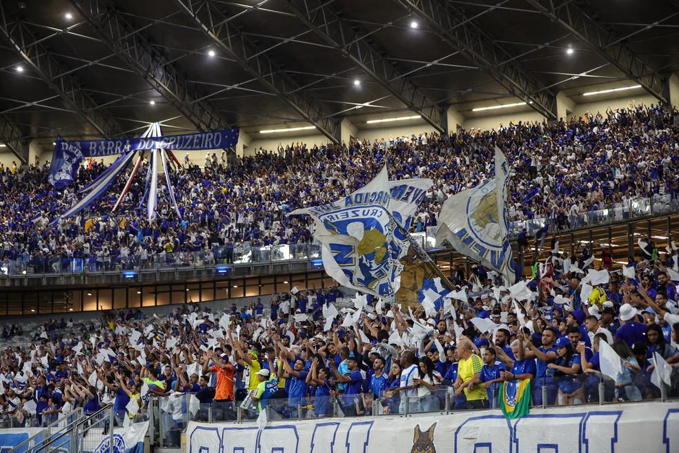 Torcida do Cruzeiro no Mineirão contra o Atlético-MG