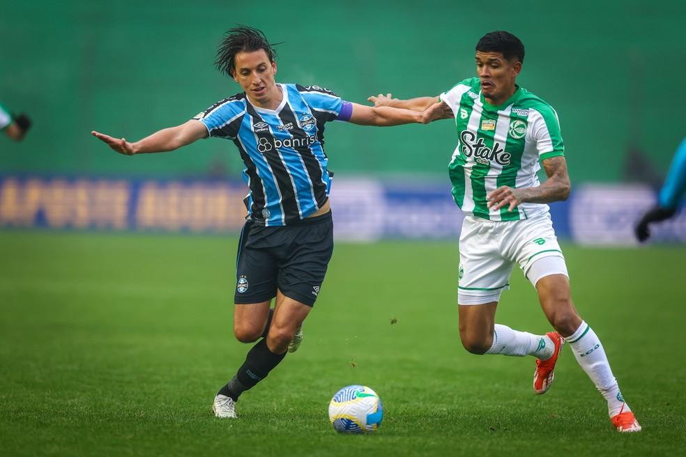 Geromel e Lucas Barbosa em Juventude x Grêmio