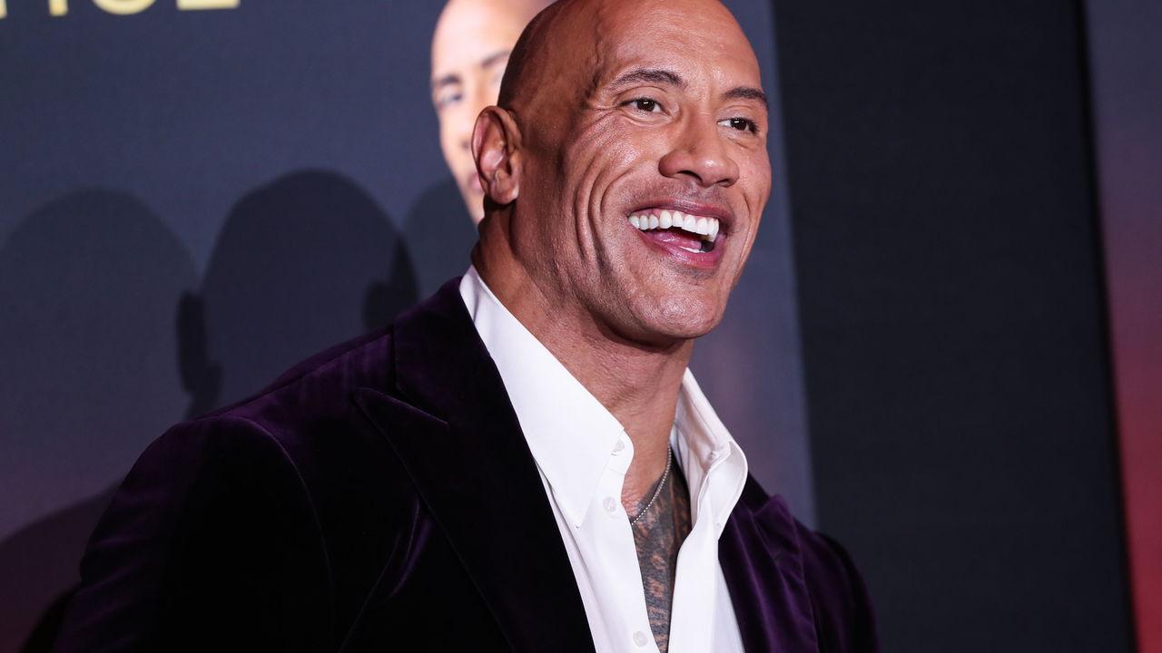 Dwayne Johnson: Descubra como 'The Rock' construiu uma riqueza de $320 milhões!