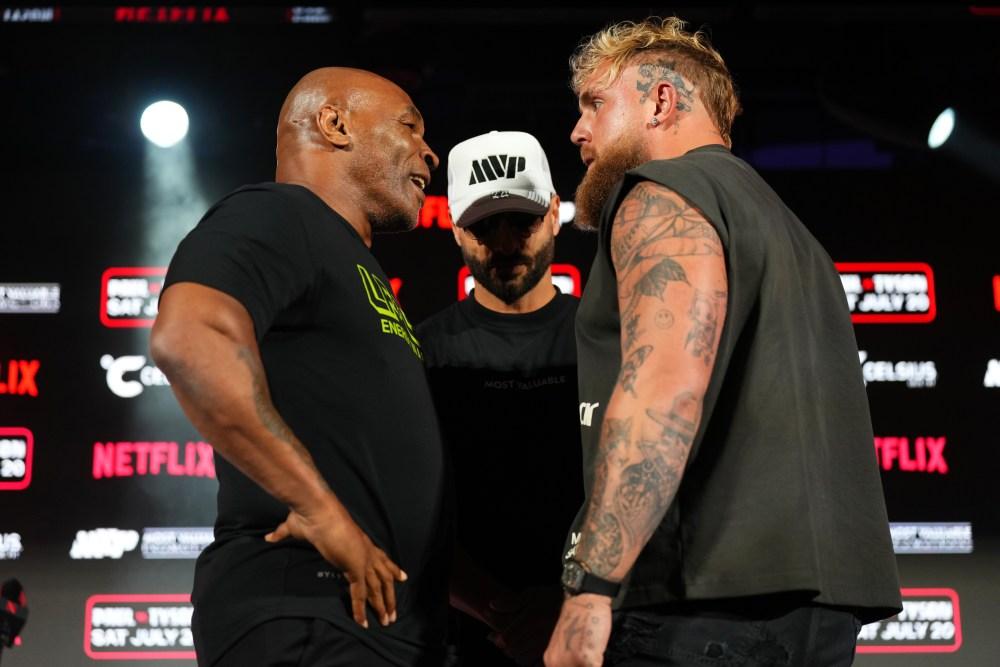 Mike Tyson e Jake Paul durante coletiva de imprensa