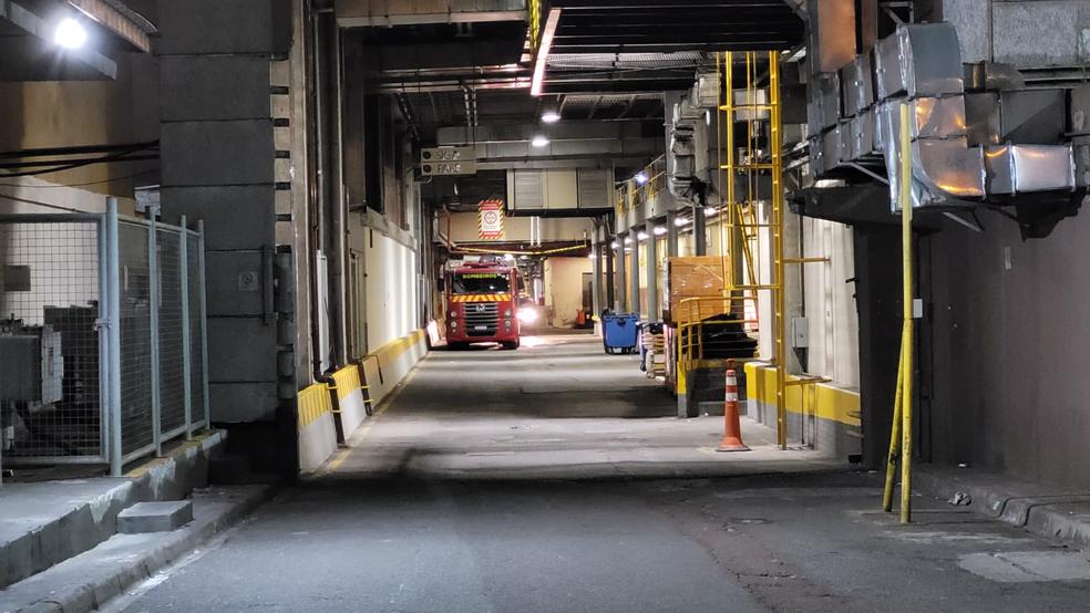 Pessoa morre em elevador de shopping de Curitiba