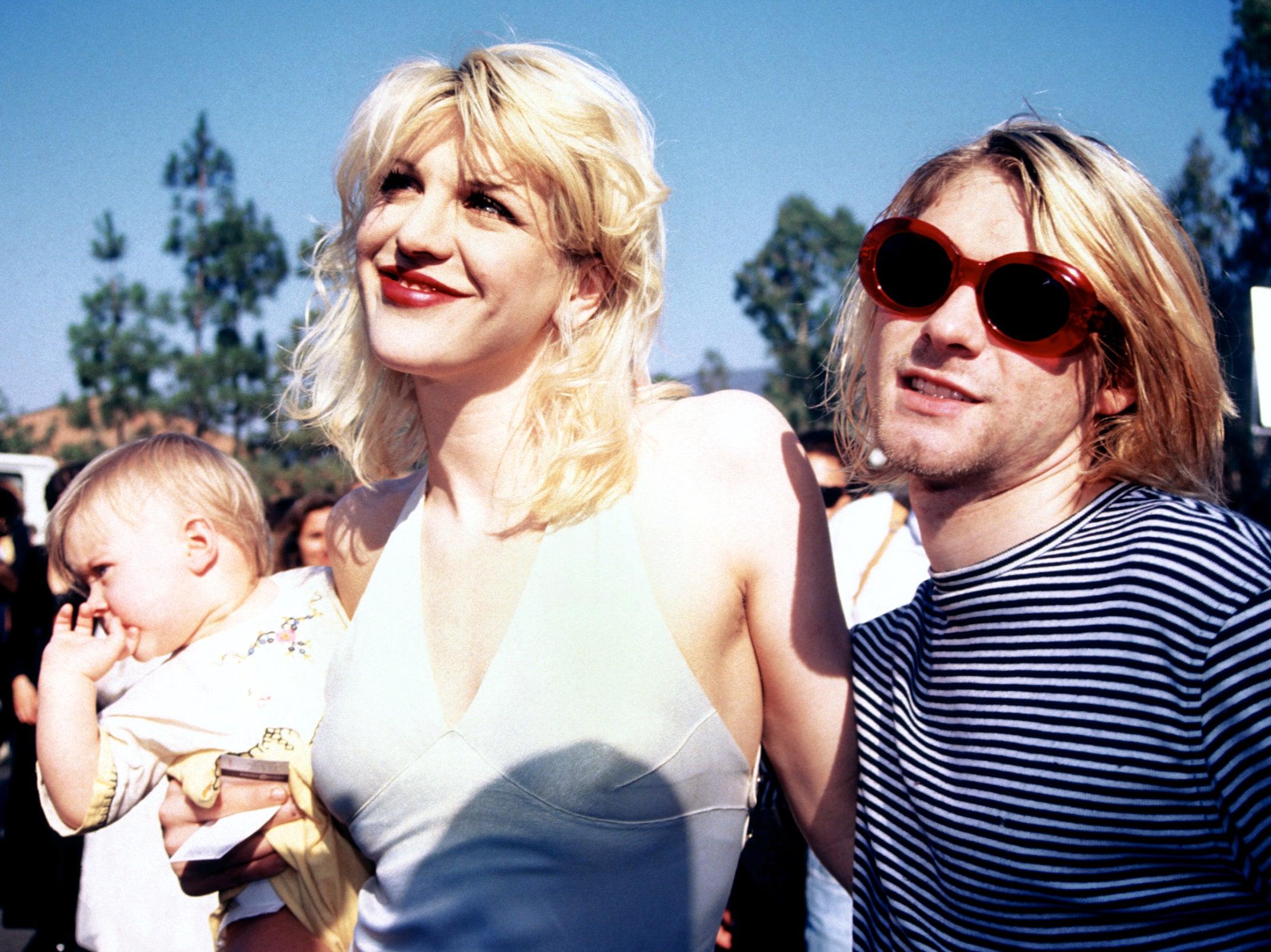 Cobain com sua esposa Courtney Love e filha Frances Bean