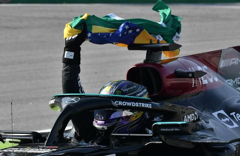 Lewis Hamilton comemora vitória no GP Brasil de 2021