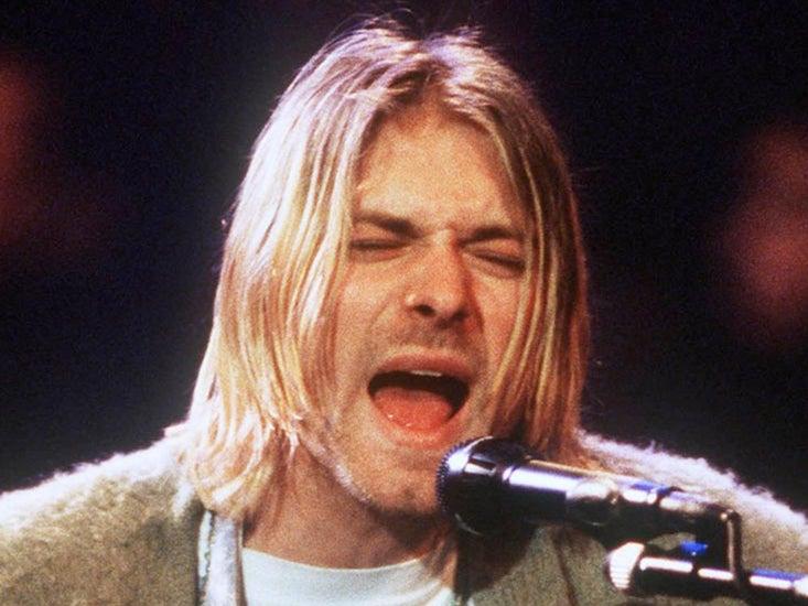 Cobain se apresenta durante o MTV Unplugged em Nova York