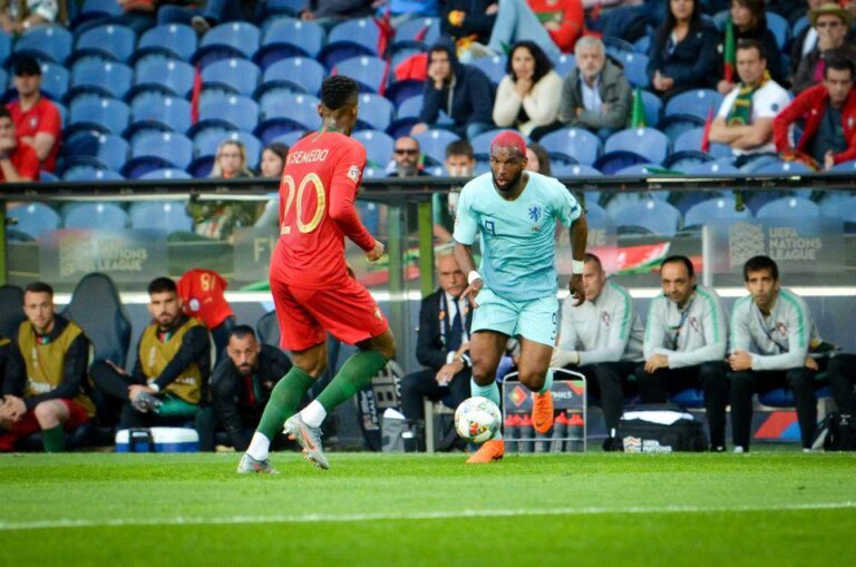 Ryan Babel encerra carreira aos 37 anos: uma jornada marcada por conquistas