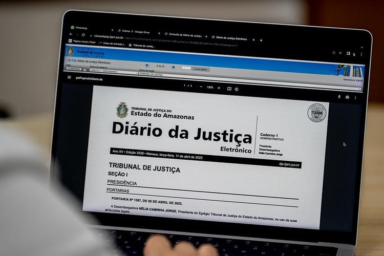 Salão de tribunal durante audiência