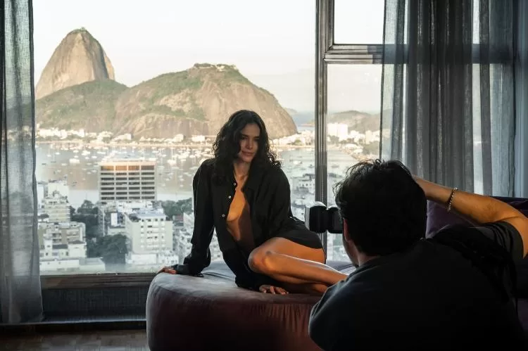 Bruna Marquezine brilha em série da Disney+ com cenas picantes