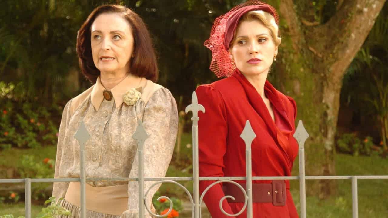 Débora (Ana Lúcia Torre) e Cristina (Flávia Alessandra) na novela Alma Gêmea.