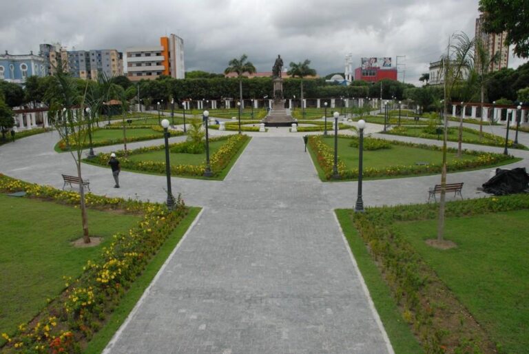 Praça da Saudade: Um Refúgio de Memórias no Coração de Manaus