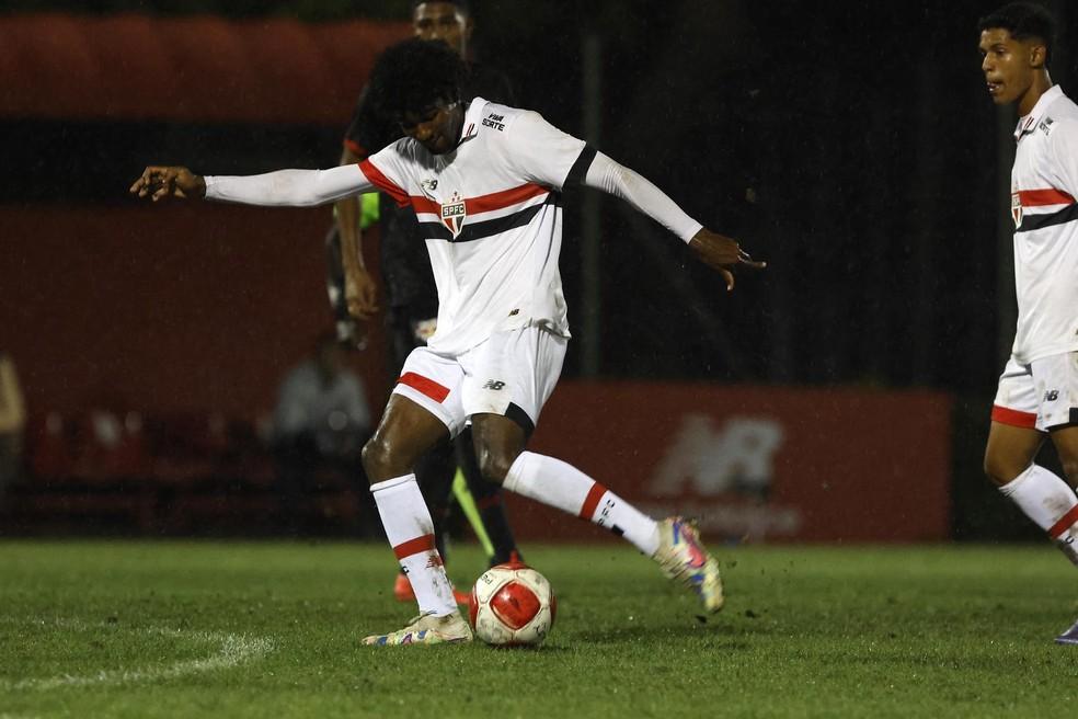 Ferreira marca gol pelo São Paulo