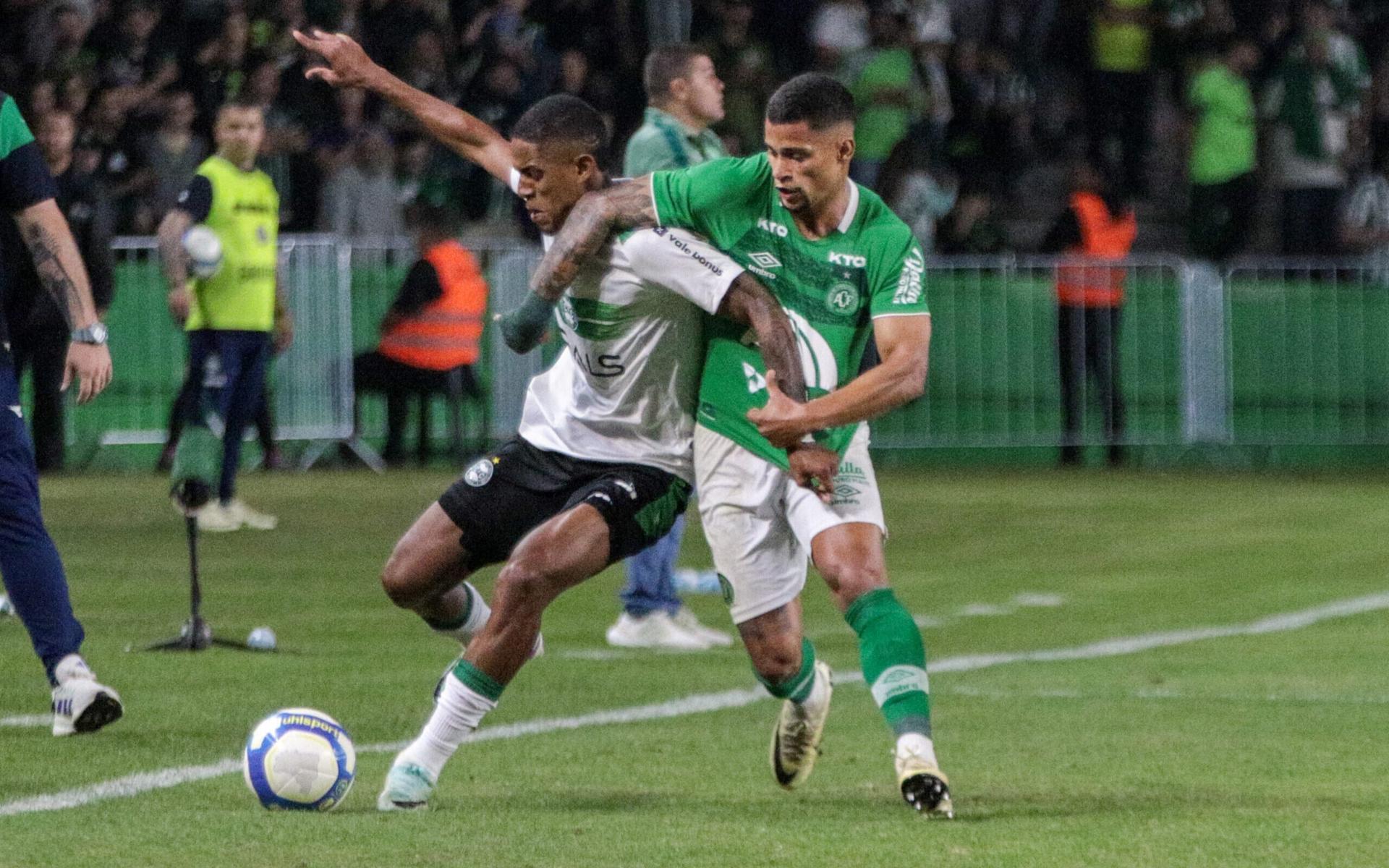 Chapecoense e Coritiba em campo