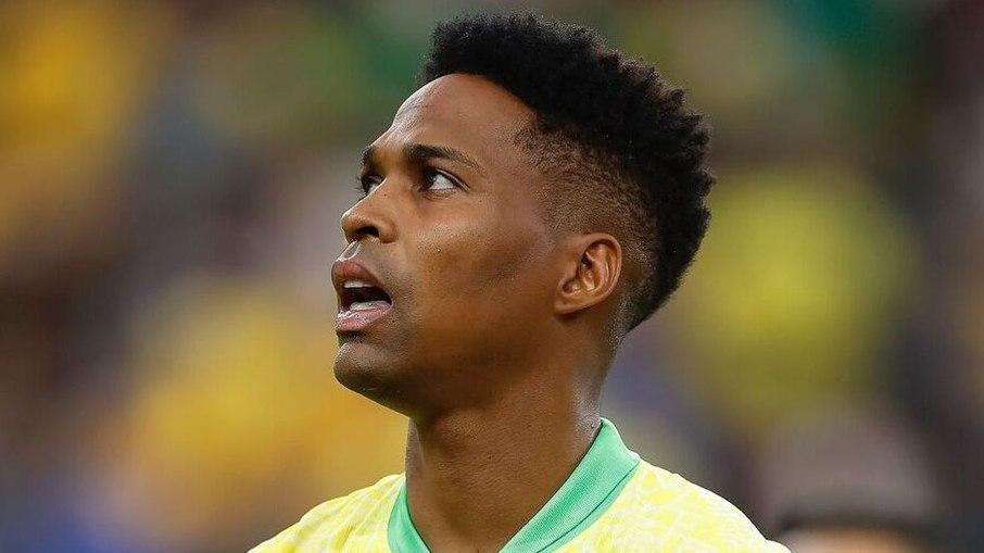 Wendell disputa a bola durante a Copa América