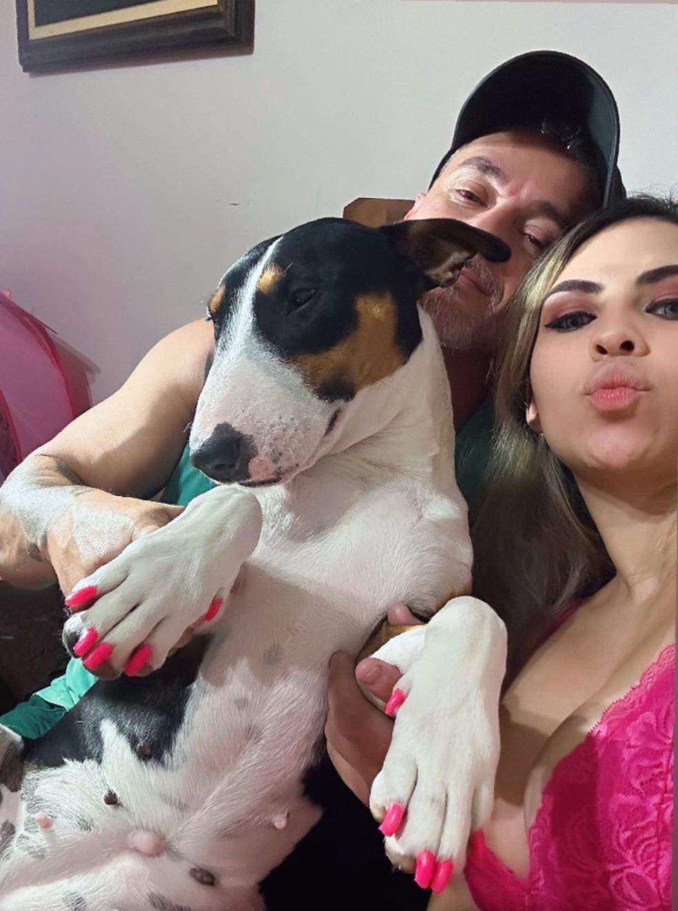 Daniel Cravinhos com a agora ex-mulher Andressa Rodrigues e a cachorrinha Maya.