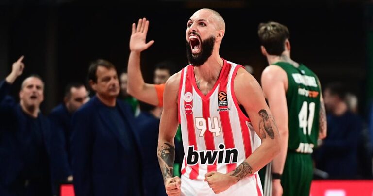 Evan Fournier brilha em derby grego e vibra com a vitória do Olympiacos