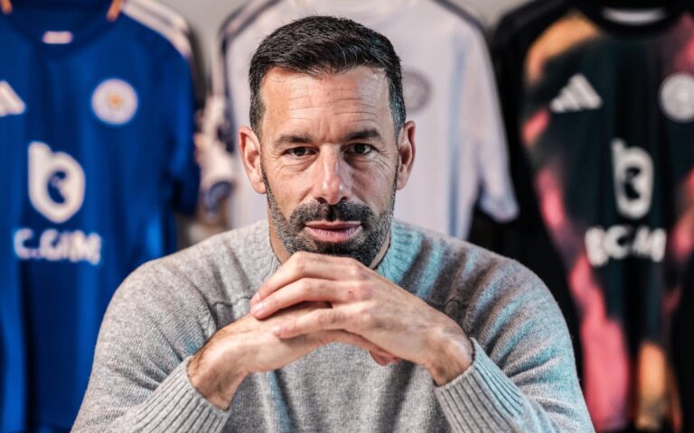 Ruud van Nistelrooy é o novo técnico do Leicester City