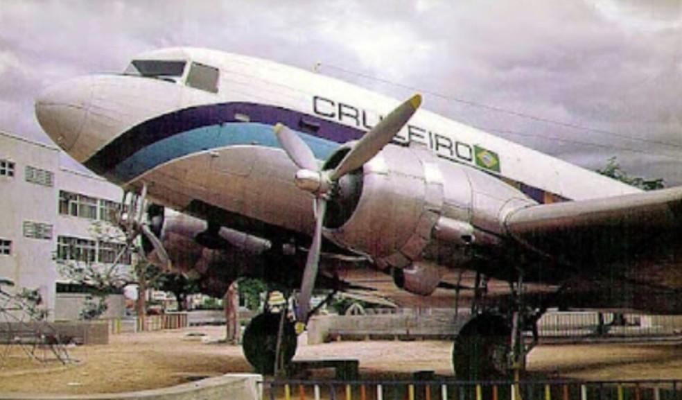 Avião Localizado na praça da saudade