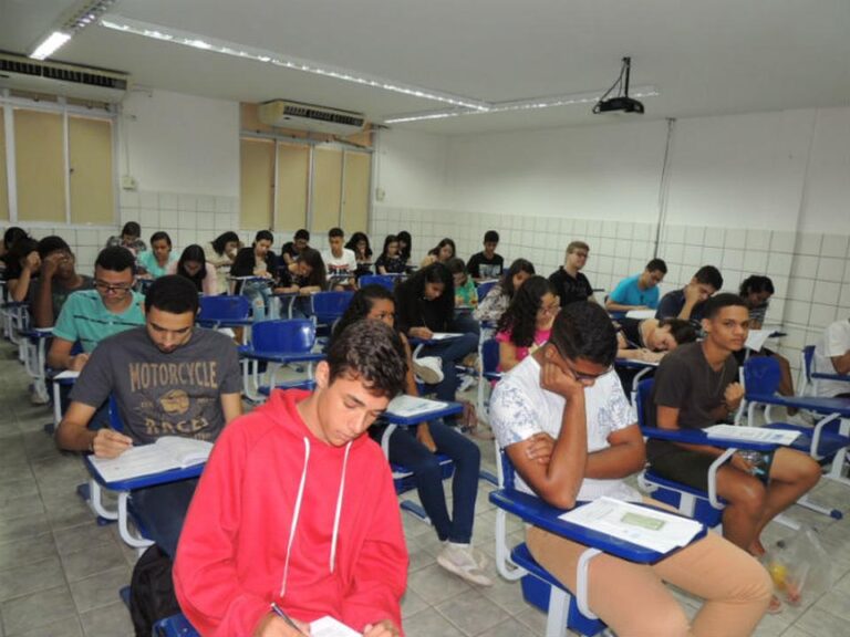 Estudantes da UPE enfrentam desafios na prova do SSA 3