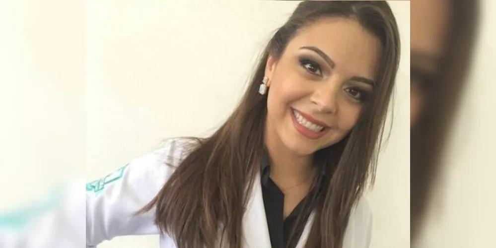 Médica Amanda Giusti Bandeira com 34 anos, grávida de 24 semanas.