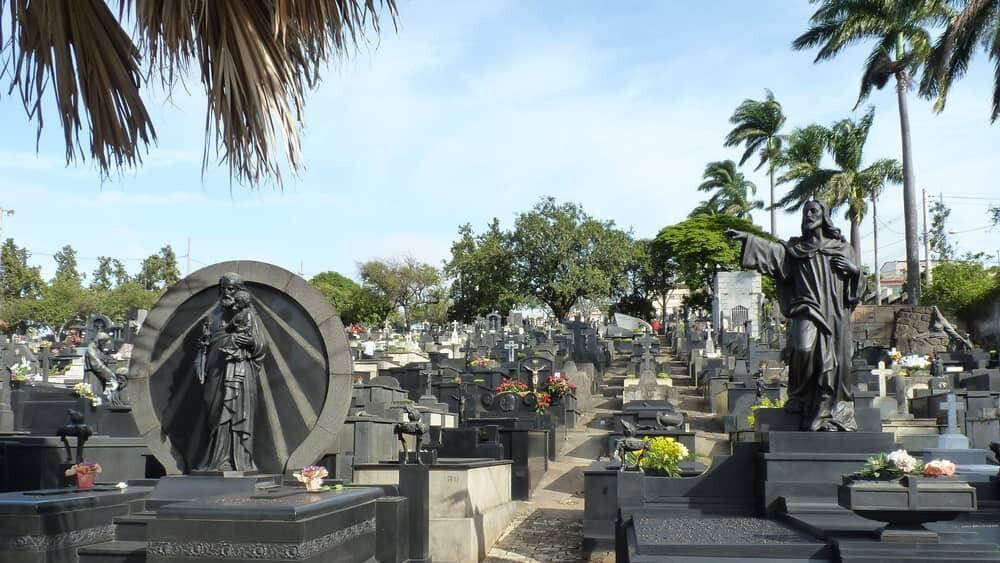 Cemitério da Paz, em BH, no dia de Finados de 2015.